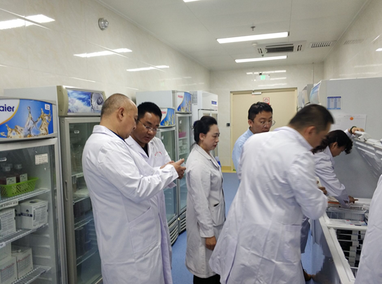 11月5日，醫療器械檢查員于使用單位檢查。新疆局供圖