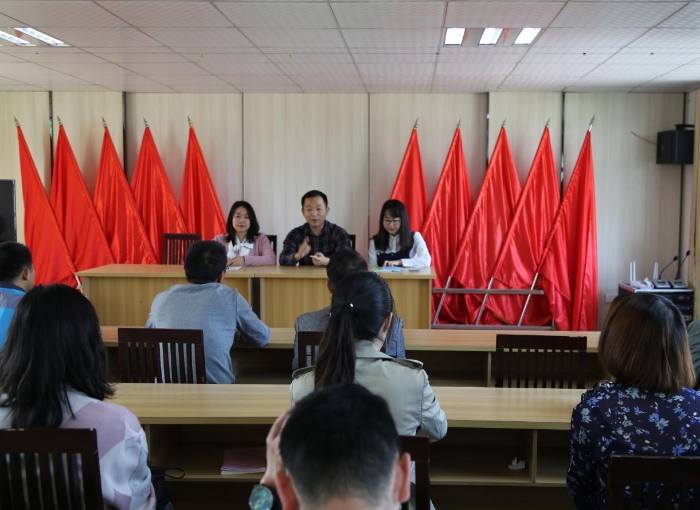 調研團代表為武當鎮領導班子成員及村民代表進行用藥安全知識科普