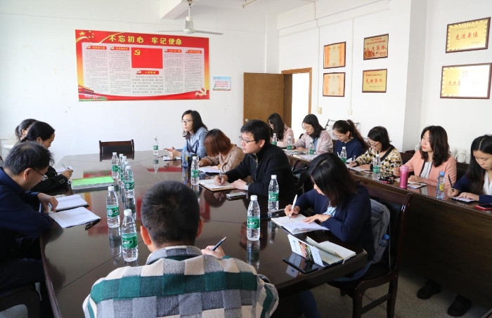 在龍南縣疾病預防控制中詳細詢問疫苗購買、存放、下發、接種等情況