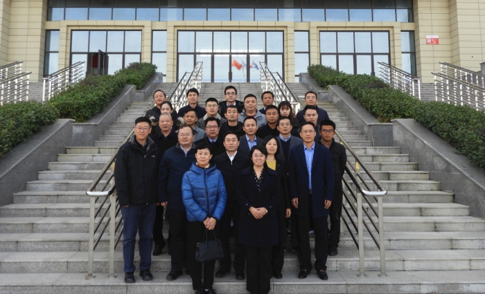 10 圖為國家藥典委員會一行與臨泉縣人民政府領導及相關部門、企業負責人合影留念。(記者 蔣守福 攝).JPG 10 圖為國家藥典委員會一行與臨泉縣人民政府領導及相關部門、企業負責人合影留念。(記者 蔣守福 攝).JPG