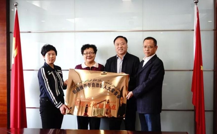 圖為授牌儀式現場。（新疆維吾爾自治區市場監督管理局供圖）