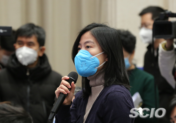 南方都市報記者提問（焦非 攝）