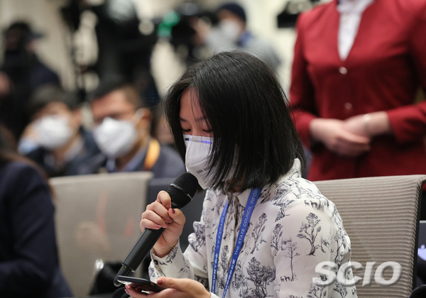 CNBC記者提問（焦非 攝）