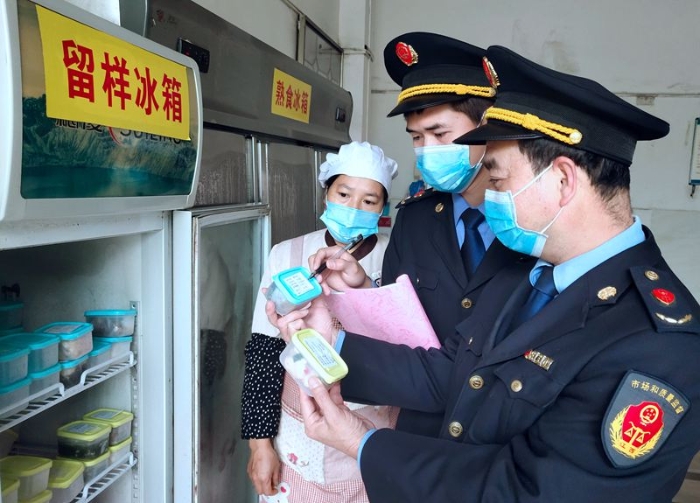 江西于都：開展畢業年級學生返校“第一餐”食品檢查 (2)