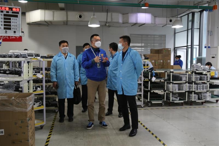 圖為天津市藥監(jiān)局在一家企業(yè)檢查調(diào)研。（天津市藥監(jiān)局供圖）