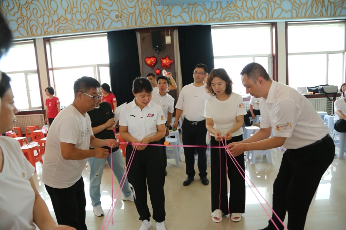 圖為“八一”趣味運(yùn)動(dòng)會(huì)現(xiàn)場