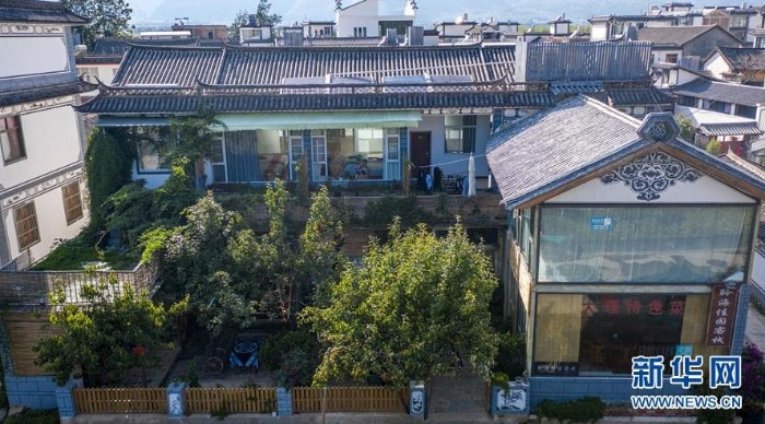 這是云南省大理市古生村村民何利成家的民宿（9月3日攝，無人機照片）。新華社記者 胡超 攝
