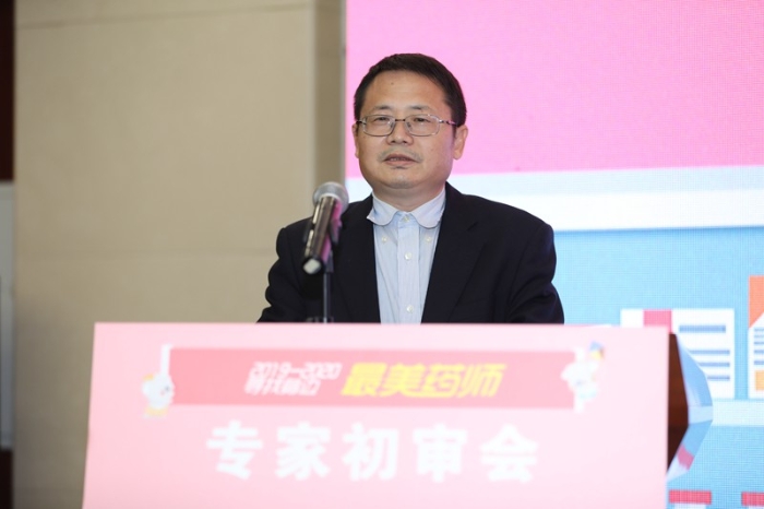 海南省藥監(jiān)局辦公室綜合處二級調研員賀瀾起 (60)