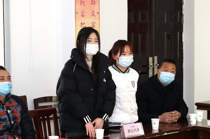 開展座談，聽取駐村工作隊脫貧攻堅工作情況和群眾代表的感受 趙光攝