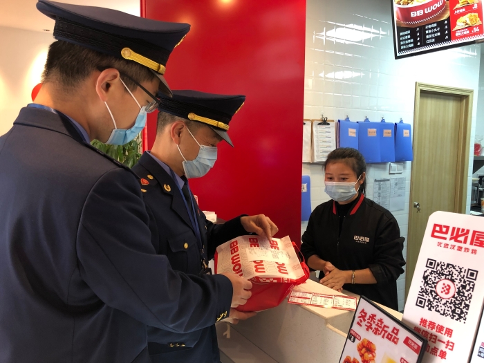 圖為檢查現(xiàn)場。