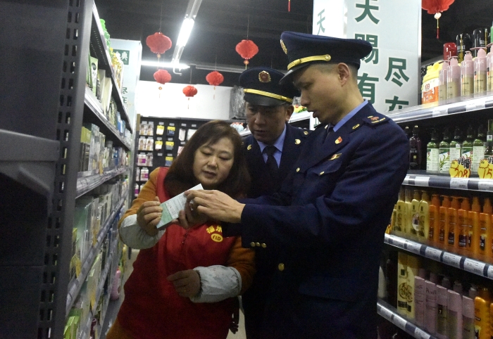 圖為檢查現(xiàn)場(chǎng)。 圖為檢查現(xiàn)場(chǎng)。