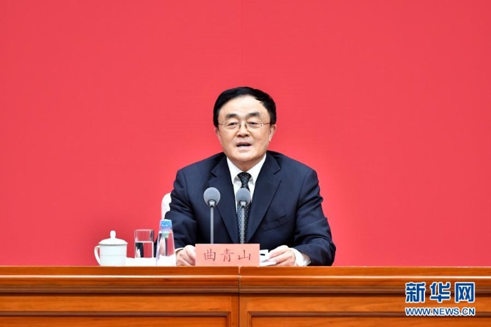 　3月23日，中共中央在北京舉行新聞發布會，介紹中國共產黨成立100周年慶祝活動有關情況，并答記者問。這是中央黨史和文獻研究院院長曲青山在發布會上介紹有關情況。新華社記者 李鑫 攝