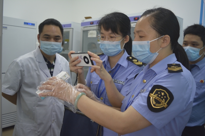 圖為檢查現場。 圖為檢查現場。