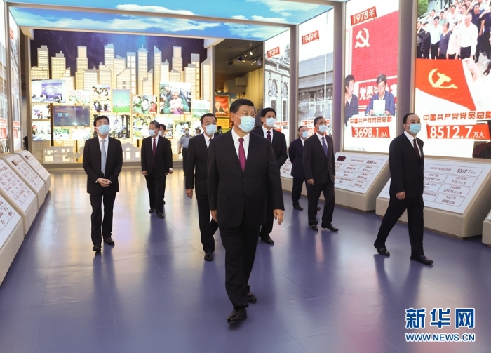 6月18日，黨和國家領導人習近平、李克強、栗戰書、汪洋、王滬寧、趙樂際、韓正、王岐山等在中國共產黨歷史展覽館參觀“‘不忘初心、牢記使命’中國共產黨歷史展覽”。新華社記者 鞠鵬 攝