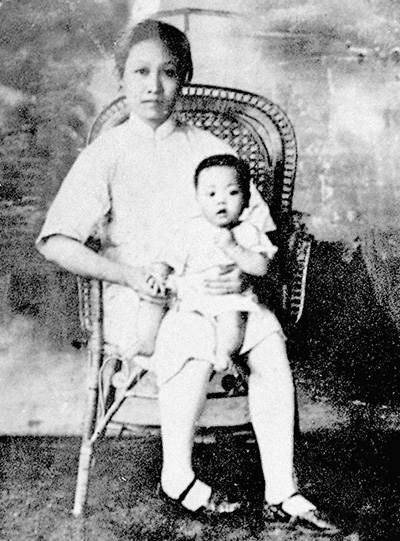 趙一曼與兒子的合影。新華社發