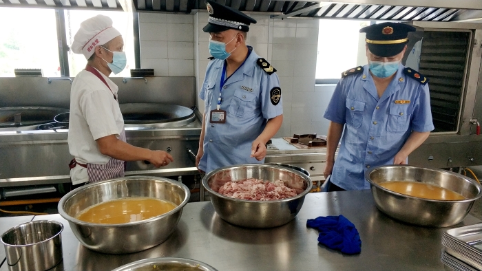 圖為檢查現場。（王玲玲 攝）