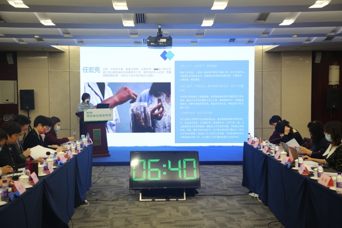 為第三屆“尋找身邊最美藥師”活動初審會議上，參會代表講述執(zhí)業(yè)藥師事跡。（劉新楊 攝）