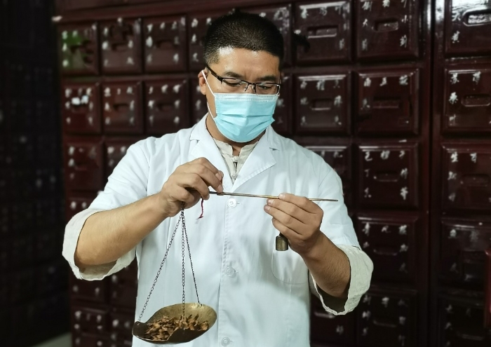 1.山東省泰安市肥城市-泰安市正一堂醫(yī)藥有限公司-張同春（工作照)