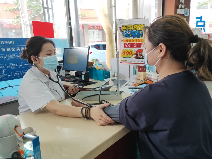 浙江省-臺州市-仙居縣-臺州市老百姓好心情醫藥連鎖有限公司-吳曉敏工作照