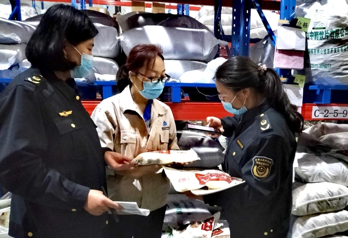 圖為檢查現場。（李娜攝）