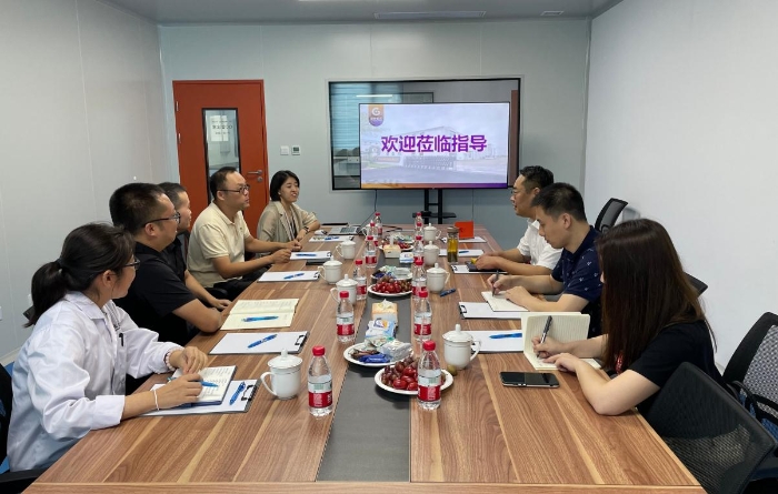 服務小分隊在辰光制藥召開座談會