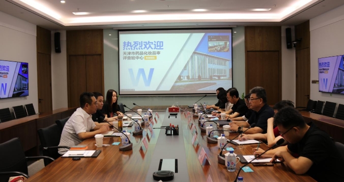 服務小分隊在康希諾與企業座談交流