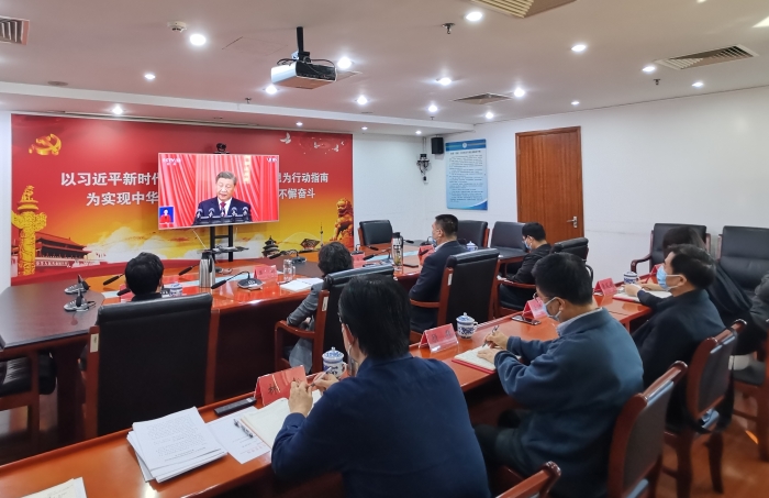 圖為北京市藥品監督管理局組織全體黨員干部集中觀看中國共產黨第二十次全國代表大會開幕會。(郭平川攝）