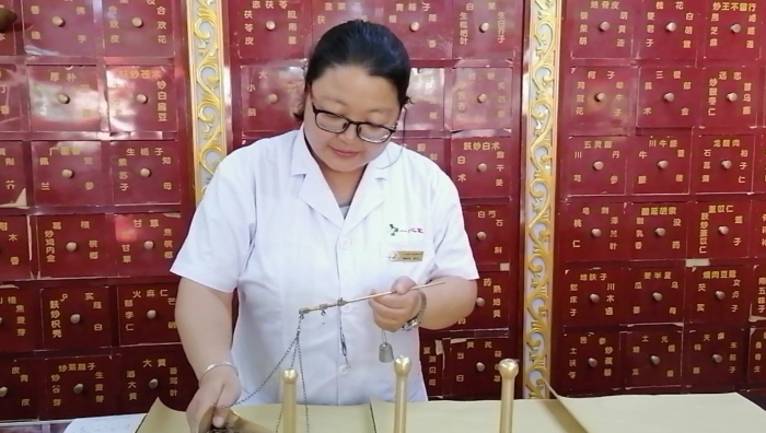 山西省-呂梁市-離石區-山西鴻翔一心堂藥業有限公司-薛五五工作照