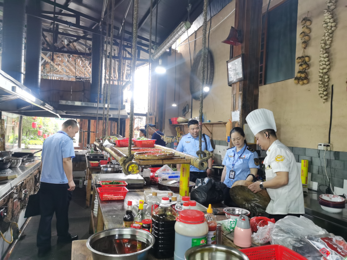 株洲：開展飛行檢查推動食品安全“兩個責(zé)任”落細落實