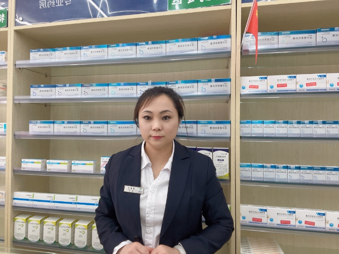 遼寧省—國藥遼寧專業(yè)藥房連鎖有限公司遼腫分店—薛春華（工作照）