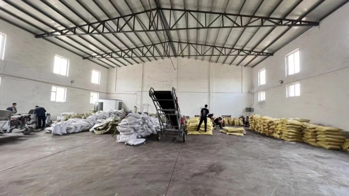 假冒偽劣化肥查扣現(xiàn)場(chǎng)