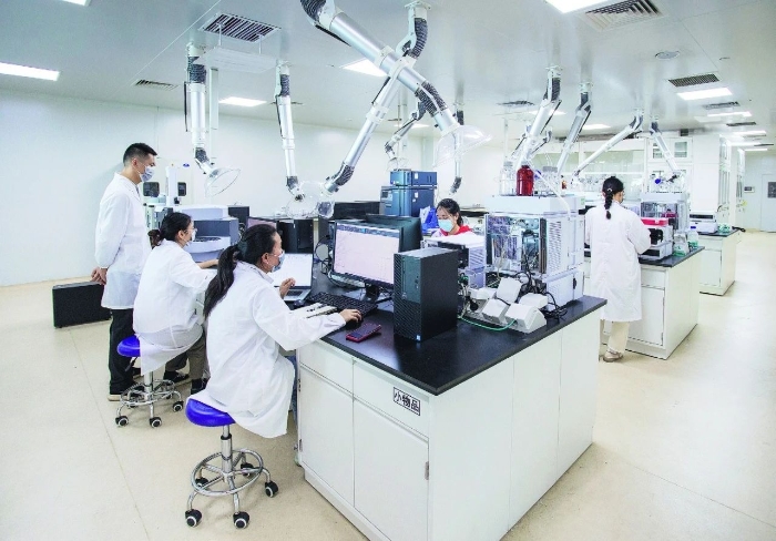 粵澳醫療機構中藥制劑中心研發人員積極研發醫療機構中藥制劑。 粵澳醫療機構中藥制劑中心研發人員積極研發醫療機構中藥制劑。