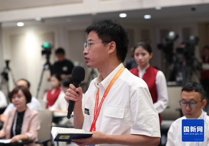 新黃河客戶端記者提問（劉健 攝）