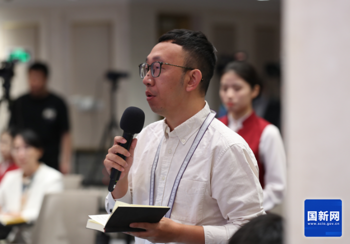 紅星新聞記者提問（劉健 攝）