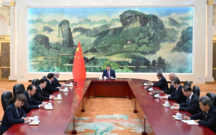 2 11月1日下午，國家主席習(xí)近平在北京人民大會堂會見新當(dāng)選并獲中央政府任命的澳門特別行政區(qū)第六任行政長官岑浩輝。新華社記者 謝環(huán)馳 攝