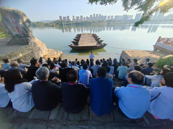 聆聽微黨課《不忘初心再出發(fā)》