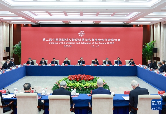 11月25日,國務(wù)院總理李強在北京同第二屆中國國際供應(yīng)鏈促進博覽會參展參會企業(yè)代表座談。新華社記者 王曄 攝 11月25日,國務(wù)院總理李強在北京同第二屆中國國際供應(yīng)鏈促進博覽會參展參會企業(yè)代表座談。新華社記者 王曄 攝