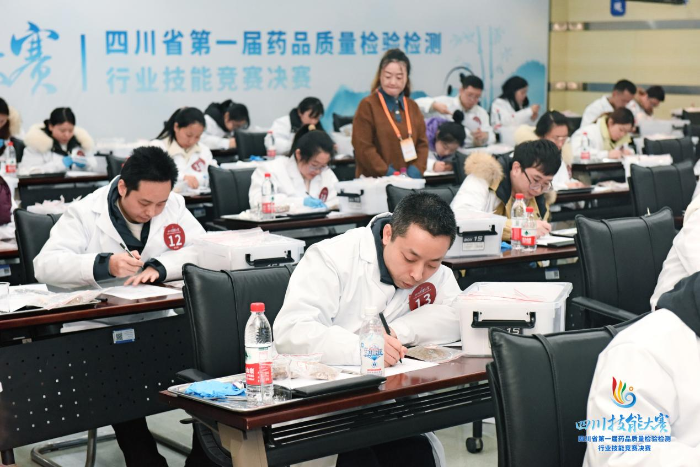 圖為中藥實操考試現場。