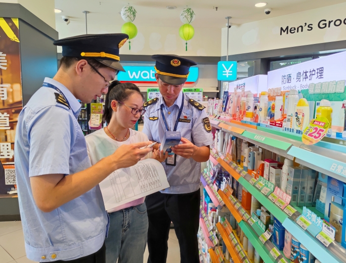 南豐開(kāi)展夏季化妝品質(zhì)量安全專(zhuān)項(xiàng)檢查