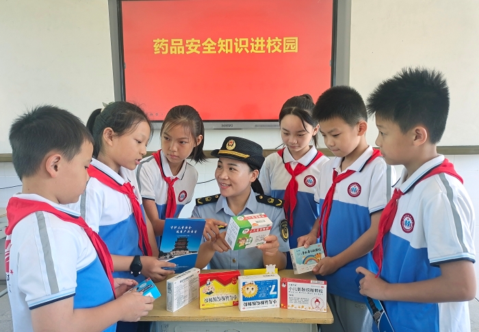 江西于都：開展“六一”安全用藥科普宣傳進校園活動 (1)