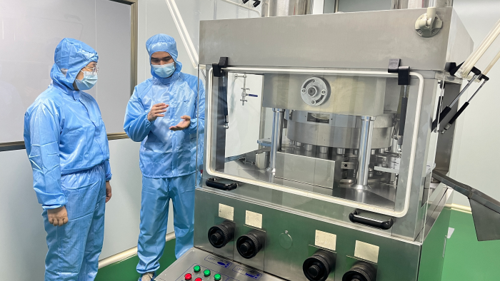 廣西藥監局技術專家到瑤浴粉生產企業進行技術指導 2 廣西藥監局技術專家到瑤浴粉生產企業進行技術指導 2