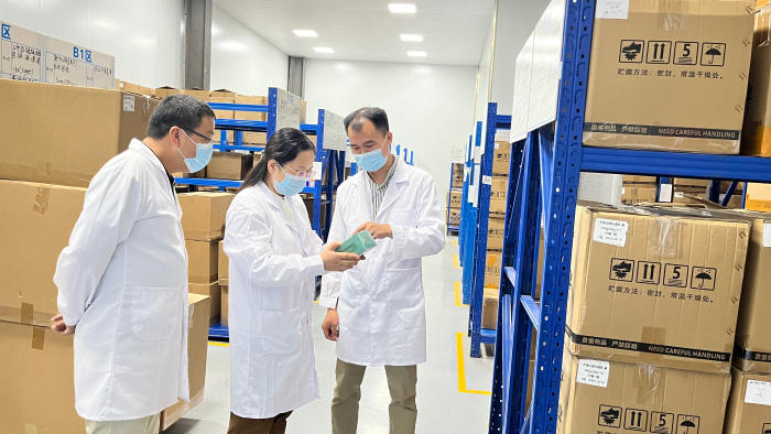 廣西藥監局技術專家到瑤浴粉生產企業進行技術指導 廣西藥監局技術專家到瑤浴粉生產企業進行技術指導